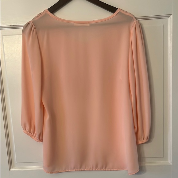 Elegant Peach Blouse with Lace Detail Excellent Condition - Picture 8 of 9
